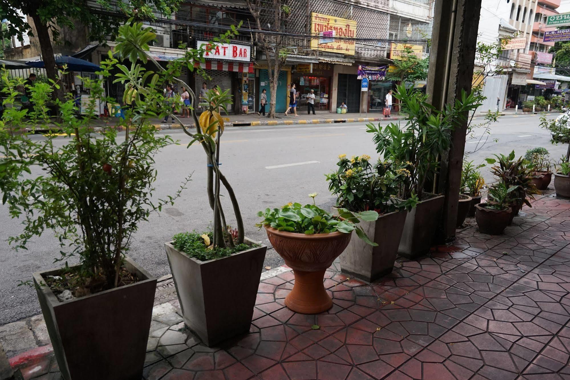Banglumpoo Place Banguecoque Exterior foto